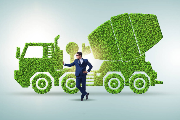 Επιχειρηματίας με πράσινο οικολογικό όχημα - Φωτογραφία, εικόνα
