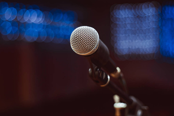 микрофоны в концертном зале
 - Фото, изображение
