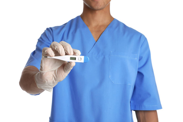 Male doctor holding digital thermometer on white background, closeup. Medical object - Foto, Imagen