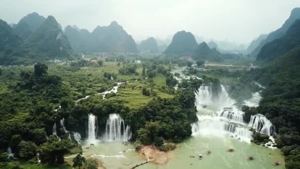 Ban gioc Detian waterval in China en Vietnam grens beelden van luchtfoto's - Video