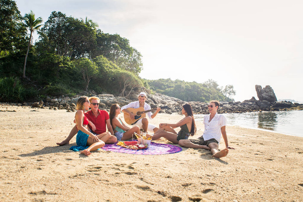 Group of happy friends on a tropical island - Φωτογραφία, εικόνα