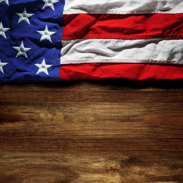 Флаг США на деревянном фоне - Фото, изображение