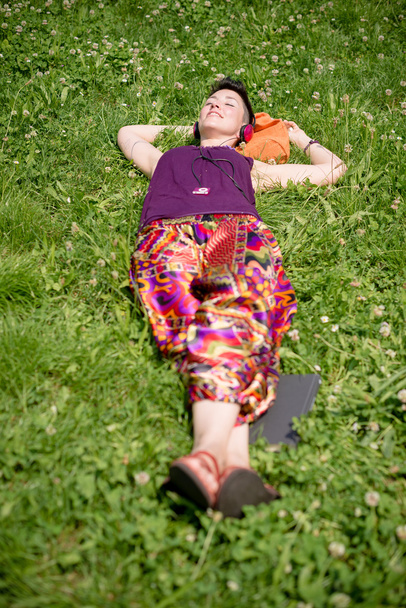 beautiful hipster short hair woman listening music in the park - Fotoğraf, Görsel