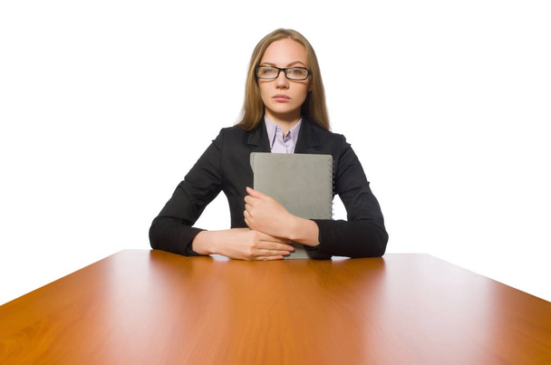 Žena zaměstnanec sedí u dlouhého stolu izolované na bílém  - Fotografie, Obrázek