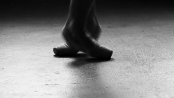 Taniec baleriny stopy w Dance Hall. - Materiał filmowy, wideo