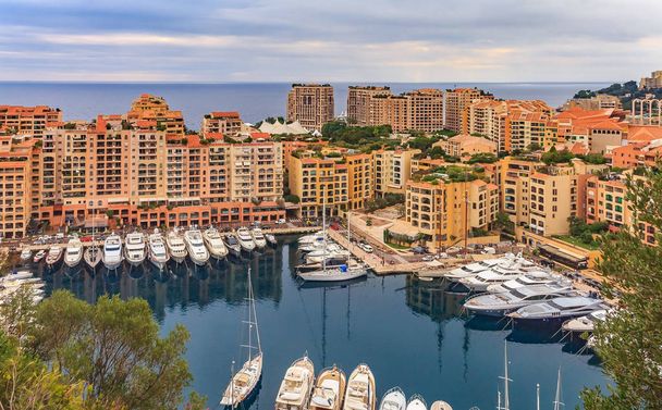 Marina a Monaco Ville con yacht di lusso e appartamenti nel porto di Monaco, Costa Azzurra o Costa Azzurra
 - Foto, immagini