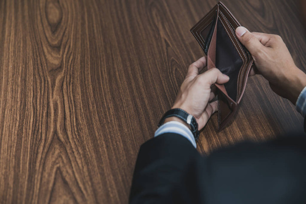 Male businessmen took money in the purse - Foto, immagini