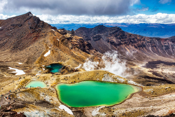 Изумрудные озера на альпийском пути Тонгариро, Тонгариро-Нати
 - Фото, изображение