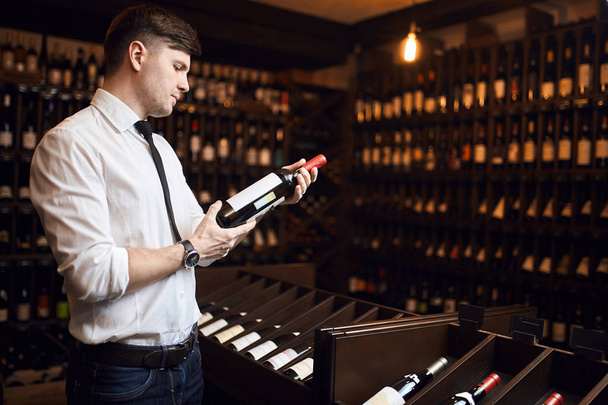 man is trained in wine tasting, pairing wine with foods, wine purchasing - Φωτογραφία, εικόνα
