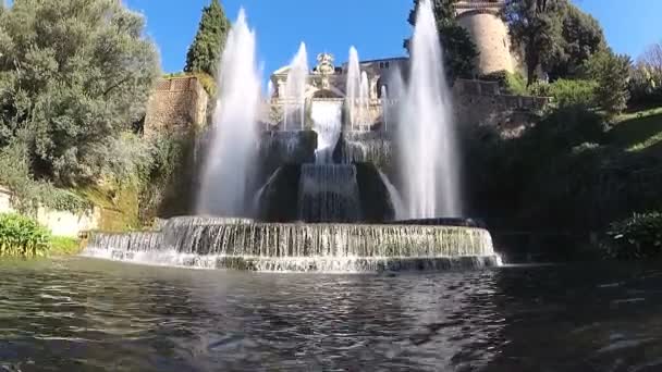 Fontane del Nettuno e Dell ' Organo s vodou reflexon ve vile d ' Este v Tivoli  - Záběry, video
