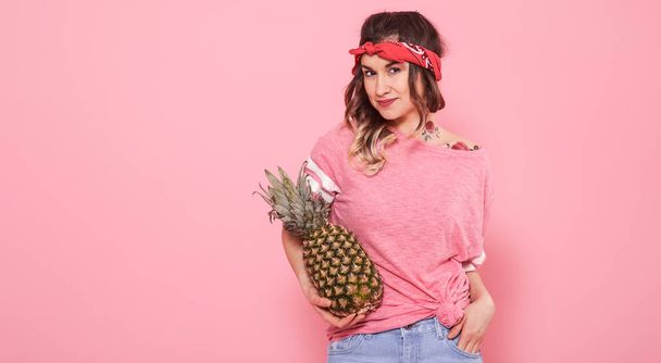 Portrait of hipster girl and pineapple isolated on pink background - Foto, imagen