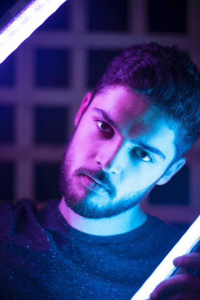 portrait of a man, colorful lighting - Foto, afbeelding