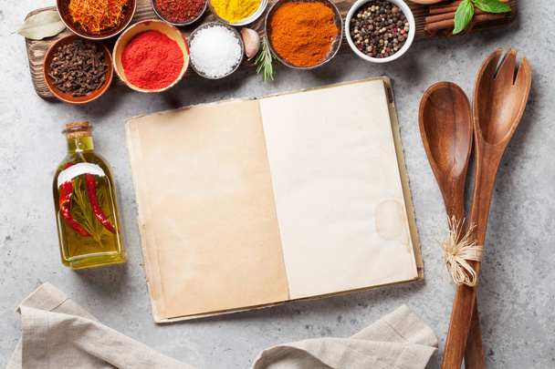 Set of various spices and herbs and cookbook - Foto, Imagem
