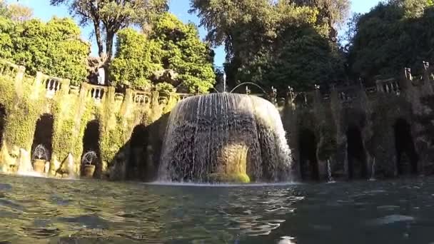 「楕円形の噴水」庭のヴィラ ・ デステのティヴォリ、イタリア - 映像、動画