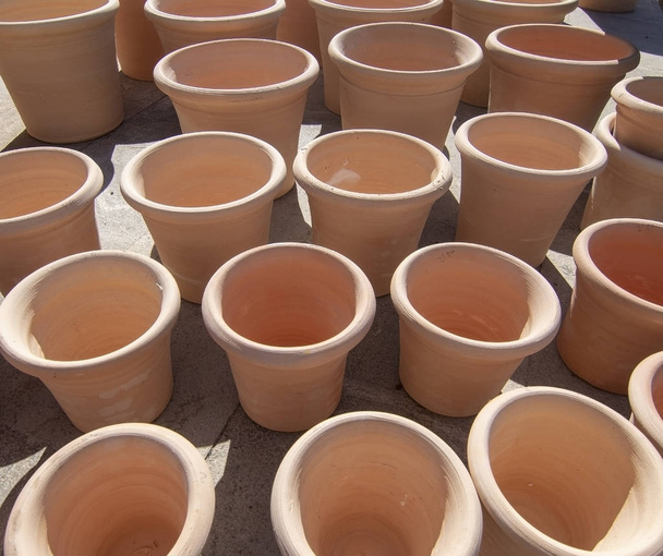 Nuovi vasi di terracotta terracotta
 - Foto, immagini