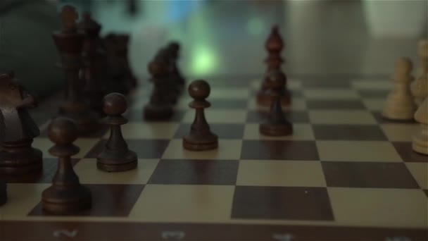 Šachová šachovnice s šachem - Záběry, video