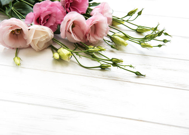 Свежие розовые цветы эустомы
 - Фото, изображение