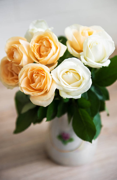 Sárga és a fehér rózsák  - Fotó, kép