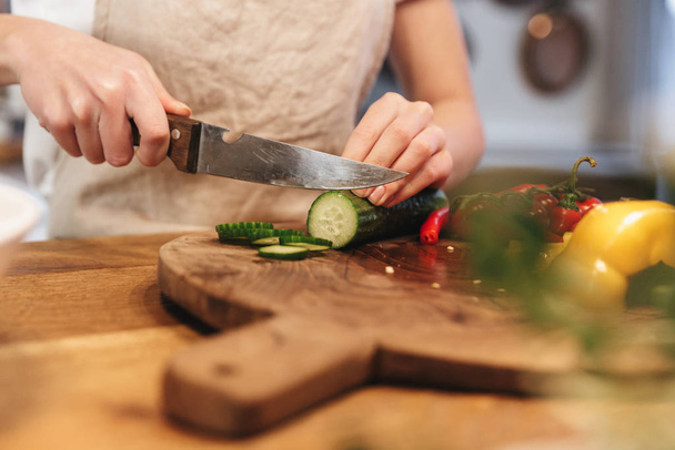 Close up of a woman chopping vegetables - Fotografie, Obrázek