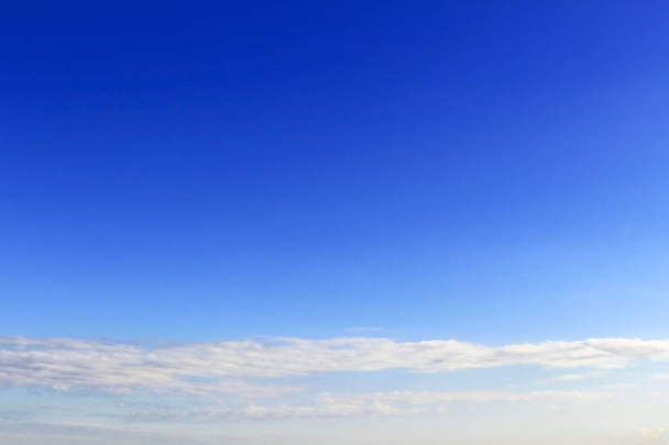 horizontale Wolkenlinie - Foto, Bild