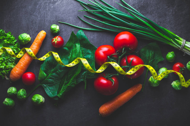 Concepto de dieta y nutrición. Verduras maduras para cocinar frescas
 - Foto, Imagen