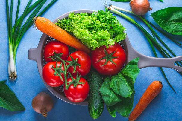 Washing vegetables. lean, ripe vegetables in colander for coking fresh salad. Healthy food and proper nutrition. Balanced diet - Fotoğraf, Görsel