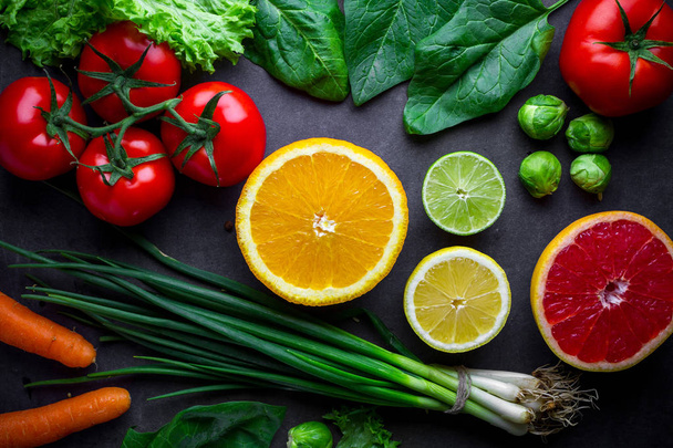 Verduras y frutas frescas y maduras para una dieta sana y equilibrada
.  - Foto, imagen