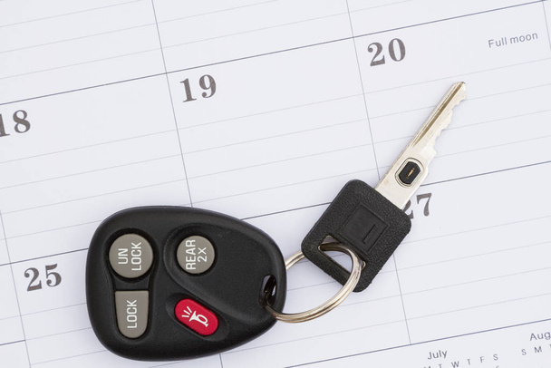 Calendrier mensuel avec clés de voiture
 - Photo, image