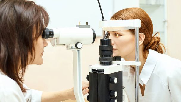 Eye ophthalmologist exam. Eyesight recovery. Astigmatism check concept. Ophthalmology diagmostic device. Beauty girl portrait in clinic - Фото, изображение