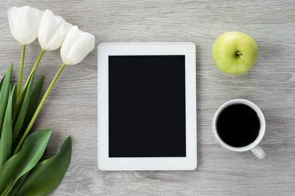 White tablet with white flowers, green apples and a cup of coffe - Fotoğraf, Görsel
