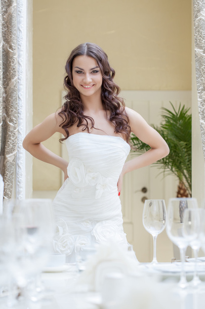 Portrait of smiling model posing in wedding dress - Фото, зображення