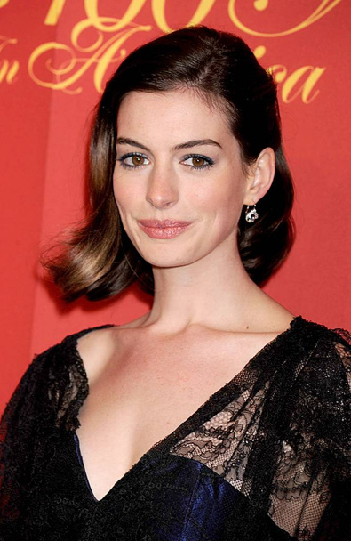 Anne Hathaway at arrivals for The Cartier 100th Anniversary in America Celebration, Cartier Fifth Avenue Mansion, New York City, NY April 30, 2009. Photo By: Kristin Callahan/Everett Collection - Foto, immagini