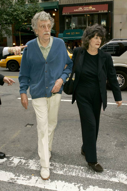 Kurt Vonnegut at arrivals for A PRAIRIE HOME COMPANION Premiere, The Directors Guild of America (DGA) Theater, New York, NY, June 04, 2006. Photo by: Mat Szwajkos/Everett Collection - Zdjęcie, obraz