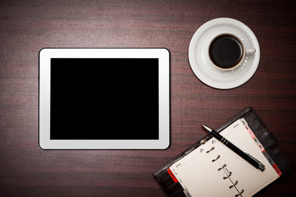 lege Tablet PC- en een kopje koffie in office - Foto, afbeelding