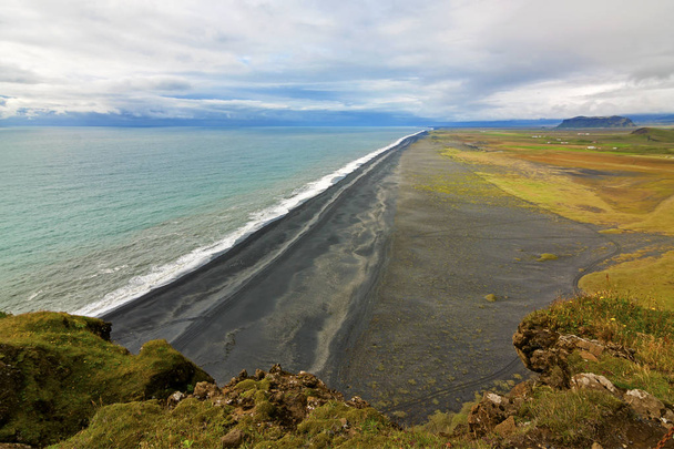 Fekete tengerpart. Reynisdrangar, VIK, Izland - Fotó, kép