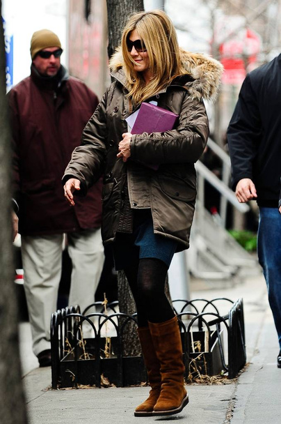 Jennifer Aniston on location for THE BASTER Film Shoot with Jennifer Aniston, Greenwich Street, West Village, New York, NY March 30, 2009. Photo By: Bert Pantorilla/Everett  Collection/Everett Collection - Фото, зображення