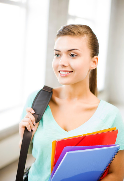Студентка со школьной сумкой и цветными папками
 - Фото, изображение