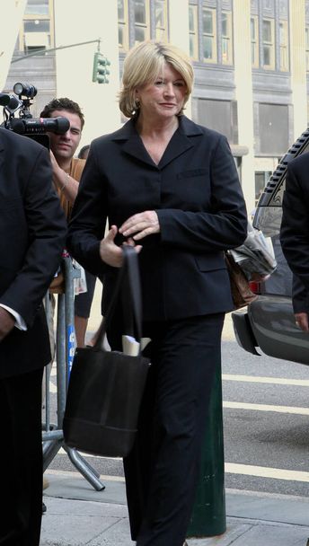 Martha Stewart arrives at Federal Court in Manhattan for sentencing July 16, 2004 in New York City. (Photo by Katy Winn/Everett Collection) - Foto, Imagem