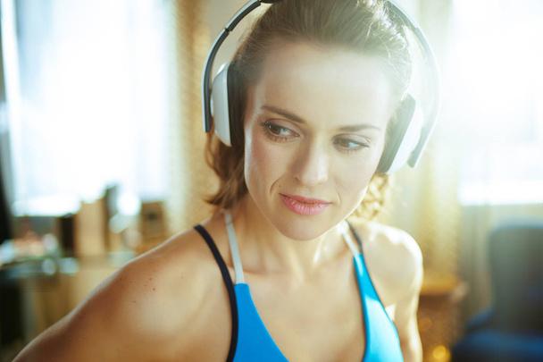 young woman listening to music with headphones at modern home - Φωτογραφία, εικόνα