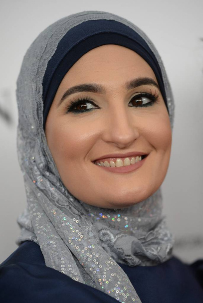 Linda Sarsour at arrivals for 2017 GLAMOUR Women of The Year Awards - Part 2, Kings Theatre, Brooklyn, NY November 13, 2017. Photo By: Kristin Callahan/Everett Collection - Foto, imagen