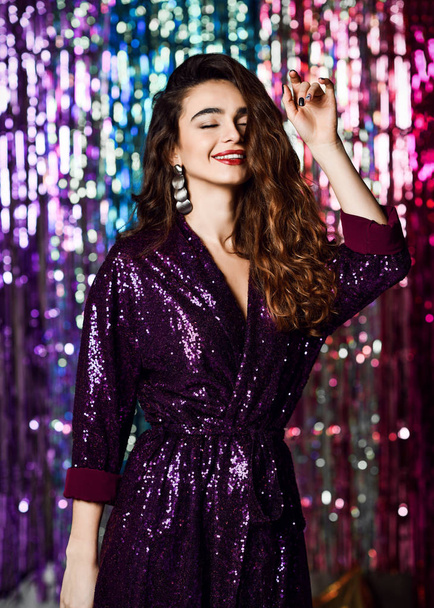 Portrait of a happy smiling girl in a stylish glamorous dress with sequins at a fashion party. - Fotografie, Obrázek