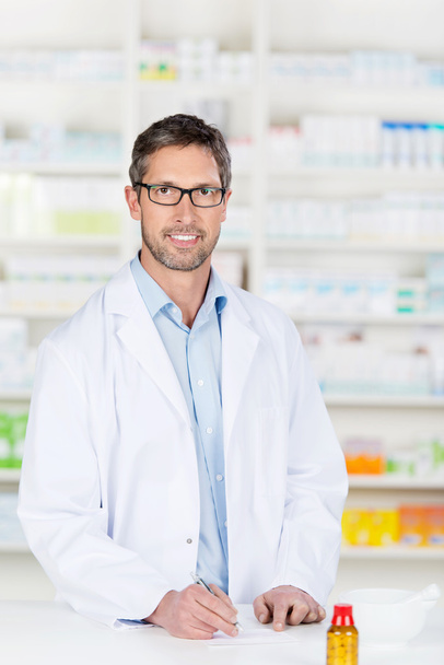Male Pharmacist At Pharmacy Counter - Foto, Imagem