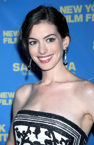 Anne Hathaway at arrivals for THE CLASS Premiere - 46th New York Film Festival, Avery Fisher Hall, New York, NY, September 26, 2008. Photo by: Kristin Callahan/Everett Collection - Foto, immagini