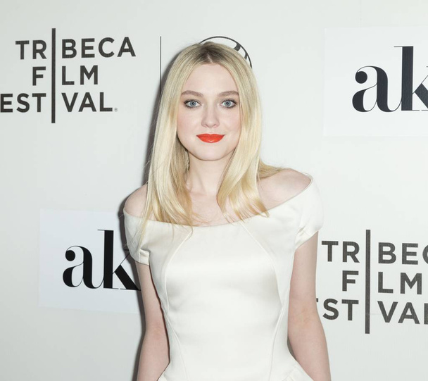 Dakota Fanning at arrivals for FRANNY World Premiere at Tribeca Film Festival 2015, Tribeca Performing Arts Center (BMCC TPAC), New York, NY April 17, 2015. Photo By: Lev Radin/Everett Collection - Foto, afbeelding