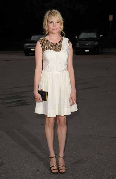 Michelle Williams (wearing a 3.1 Phillip Lim dress, Jimmy Choo shoes and YSL clutch) at arrivals for The Fresh Air Fund Salute To American Heroes, Tavern on the Green in Central Park, New York, NY June 4, 2009. Photo By: Kristin Callahan/Everett Coll - Photo, image