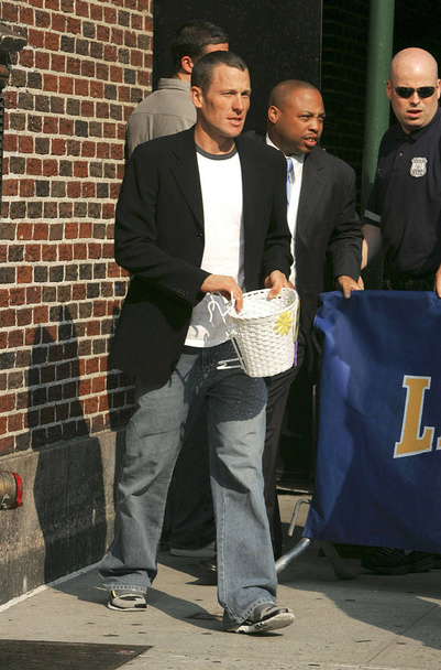 Lance Armstrong at departures for CBS David Letterman Show, The Ed Sullivan Theater, New York, NY, Monday, August 01, 2005. Photo by: Gregorio Binuya/Everett Collection - Foto, Imagem