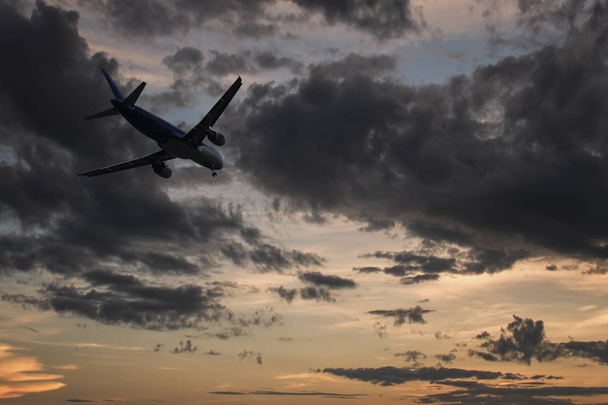 letadlo nad mraky, - Fotografie, Obrázek