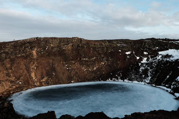 frozen lake in the middle of volcanoes in Iceland - Foto, afbeelding