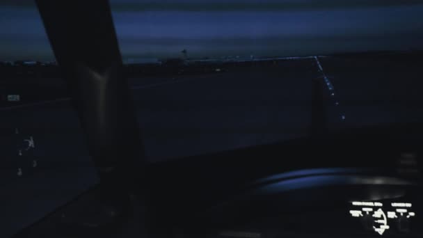 Кабина гражданского самолета перед взлетом
 - Кадры, видео