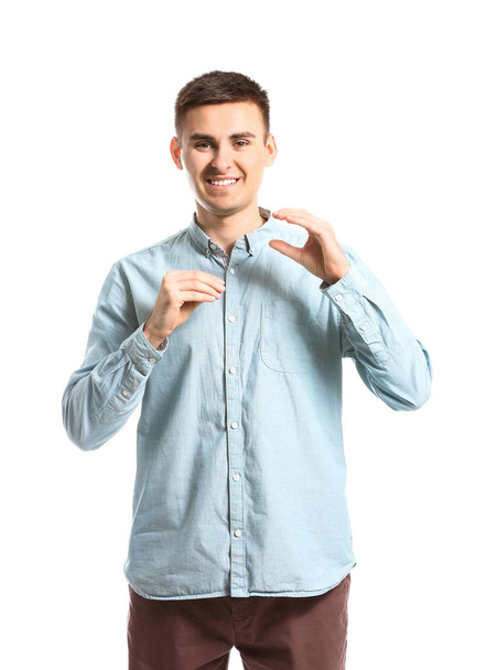 junger taubstummer Mann benutzt Gebärdensprache auf weißem Hintergrund - Foto, Bild